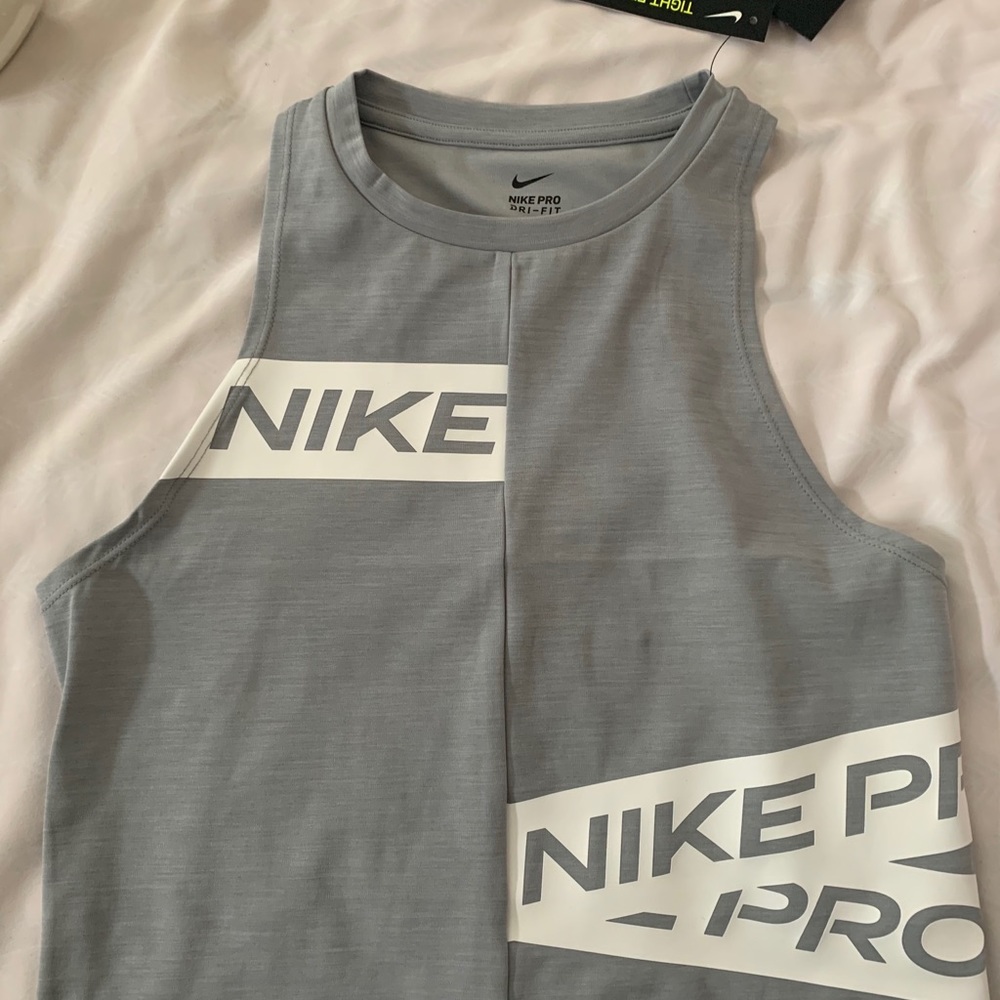 Nike Cropped Top